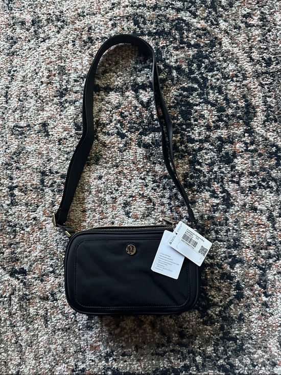 lululemon athletica Accessories - Lululemon Crossbody Camera Bag